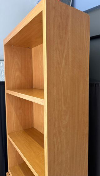 Estantería de madera para oficina