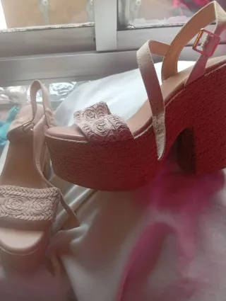 Zapatos cuña beige mujer