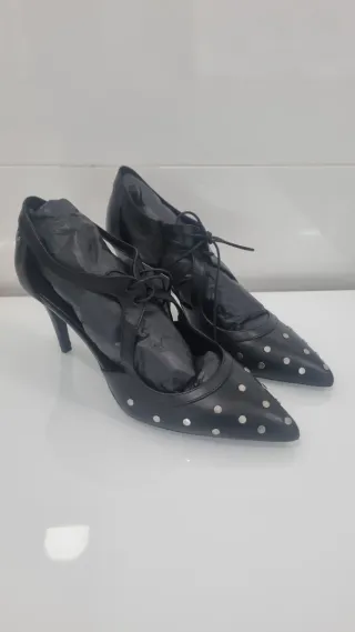 Zapatos Martinelli Negros con Tachas y Cordones