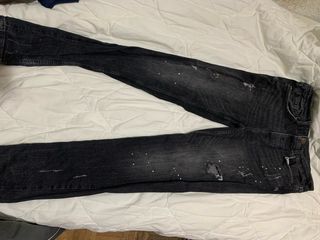 Pantalón vaquero negro desgastado