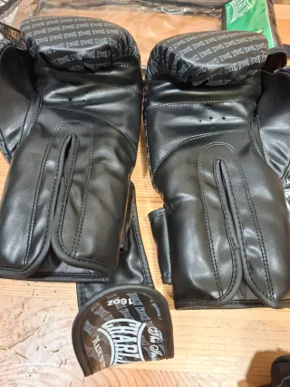 Guantes de Boxeo Charlie 16oz + Vendas