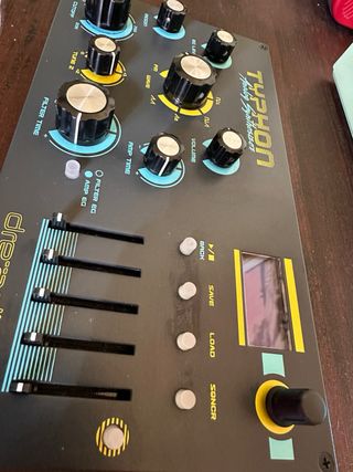 Dreadbox Typhon Sintetizador Analógico