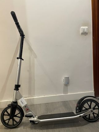 Patinete plegable plateado