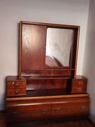 Cómoda de dormitorio de madera