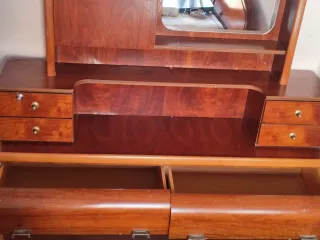 Cómoda de dormitorio de madera