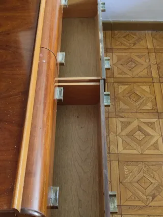 Cómoda de dormitorio de madera