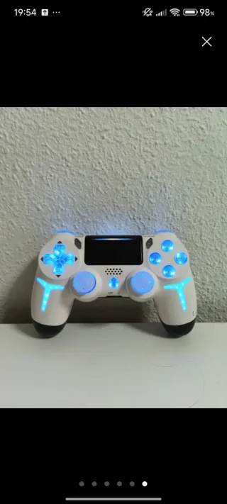 SE VENDE PS4 NO NEGOCIABLE TMB SE CAMBIA X IPHONE!