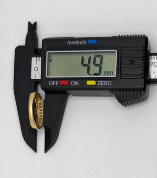 Anillo de oro de 18k circonitas, 1.87 g, T-19.