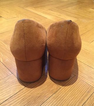 STRADIVARIUS zapatos de tacón medio