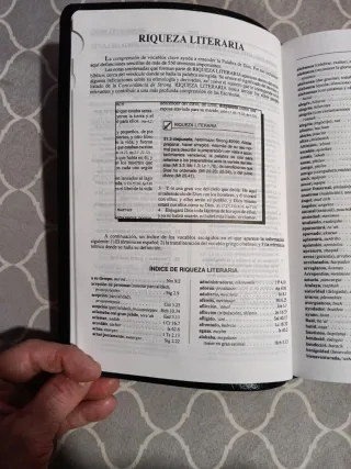 Biblia de estudio plenitud.