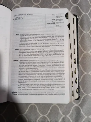 Biblia de estudio plenitud.