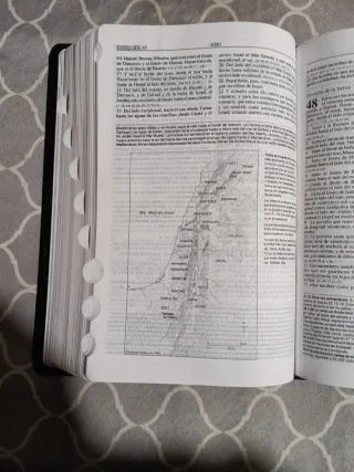Biblia de estudio plenitud.