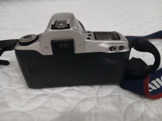Cámara Canon EOS 300 Plata y Negra.