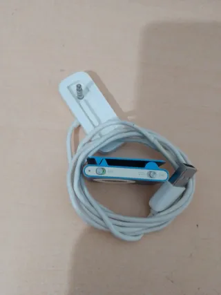 Apple iPod Shuffle Azul y Blanco