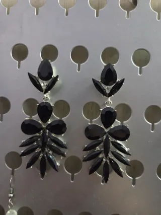 Orecchini pendenti neri e argento