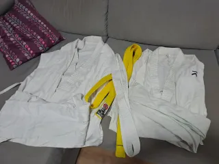 Kimonos Karate Blancos y Cinturones