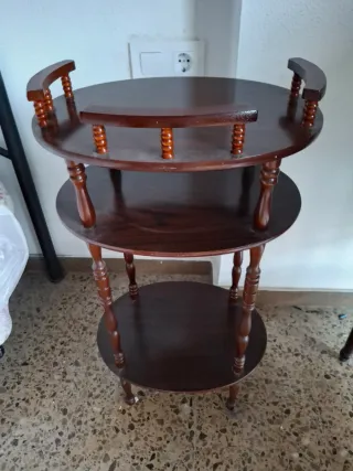 Mesita auxiliar ovalada de madera