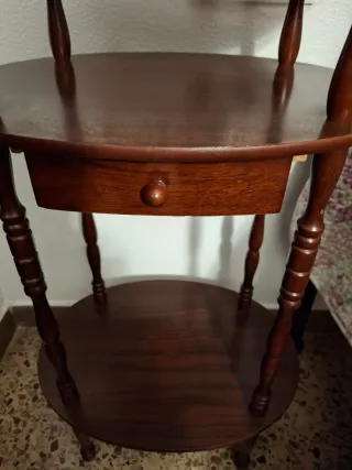 Mesita auxiliar ovalada de madera