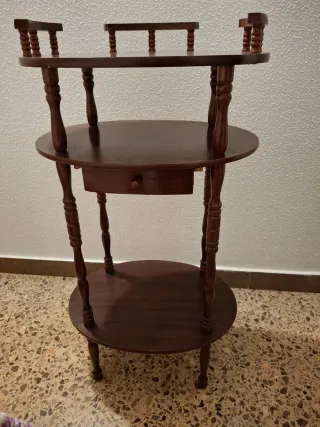 Mesita auxiliar ovalada de madera