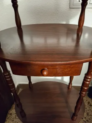 Mesita auxiliar ovalada de madera