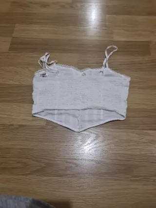 Top blanco con encaje