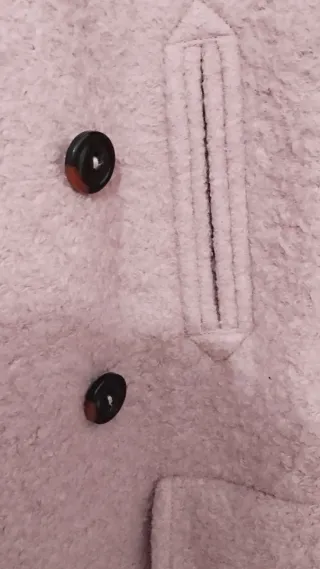 Abrigo morado talla L de Sfera.