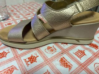 Sandalias Fluchos Piel Doradas