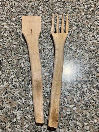 Utensili da cucina paletta e forchettone in legno