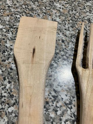 Utensili da cucina paletta e forchettone in legno