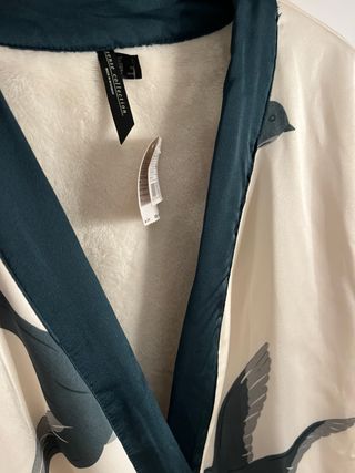 Bata kimono con estampado de aves