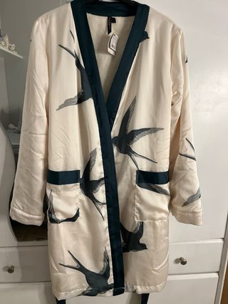 Bata kimono con estampado de aves