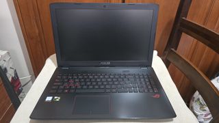 Portátil Gaming ASUS Negro y Rojo