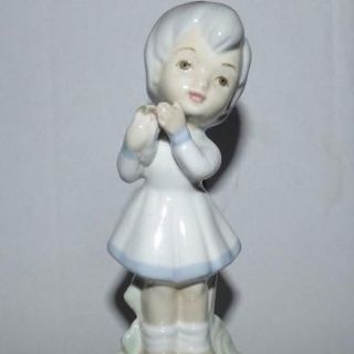 Figura Niña Porcelana Azul y Blanca