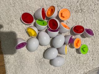 Juego huevos puzzle formas colores