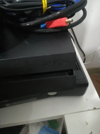 Consola PS4 Fat Negra + 5 Mandos + Juego FC24.