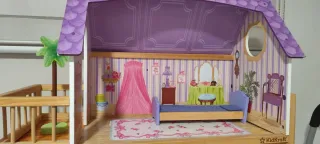 Casa de muñecas de madera