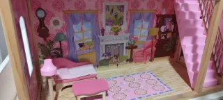 Casa de muñecas de madera