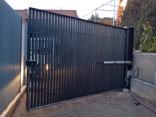 Reparación y instalación de puertas automáticas