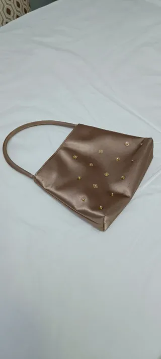 Bolso de fiesta beige y dorado