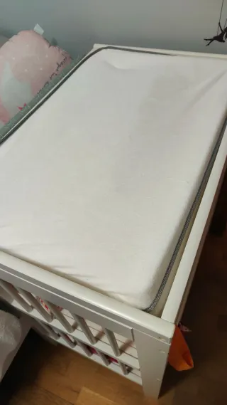 Cambiador IKEA + colchoneta + fundas