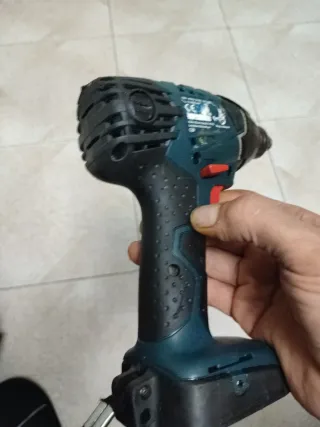 ATORNILLADOR IMPACTO BOSCH GDR 18-LI A BATERÍA