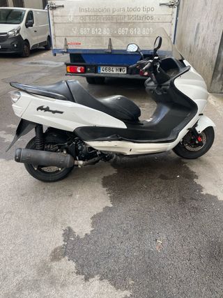 Moto Linhai 300 Blanca Tiene un problema y no arra