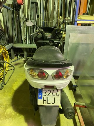 Moto Linhai 300 Blanca Tiene un problema y no arra