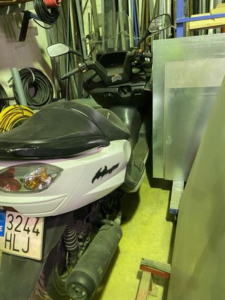 Moto Linhai 300 Blanca Tiene un problema y no arra