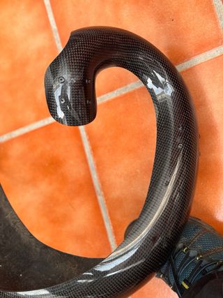 Protector escape carbono
