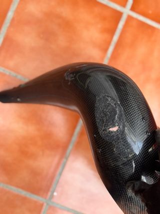 Protector escape carbono