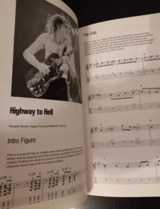 Libro Original Angus Young de Arti Funaro