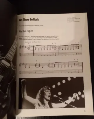 Libro Original Angus Young de Arti Funaro