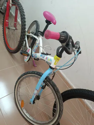 Bicicleta infantil Btwin blanca y rosa