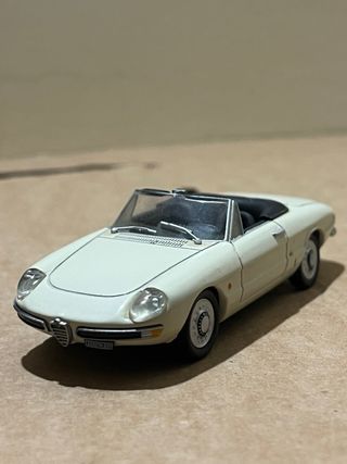 Alfa Romeo Spider 1/43